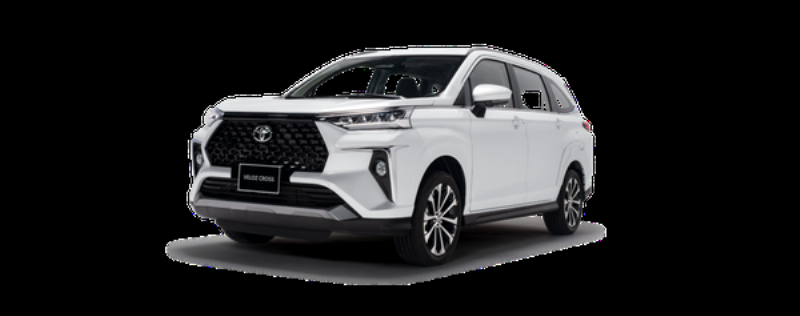 Một hành khách đang vui vẻ lên chiếc xe khách màu cam đặc trưng của Phương Trang tại một điểm đón khách đông đúc ở Thủ Đức, thể hiện sự tiện lợi và phổ biến của dịch vụ.